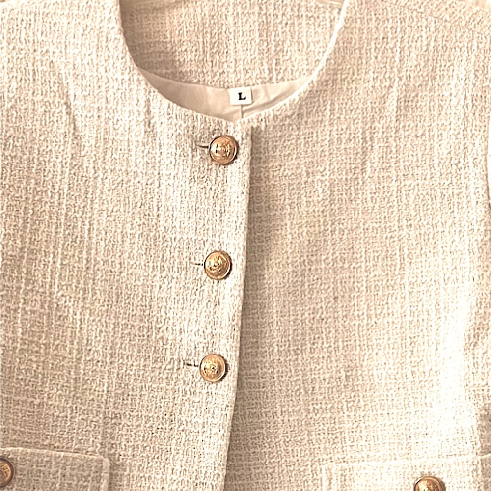 NWT Brand New beautiful white tweed jacket with gold buttons